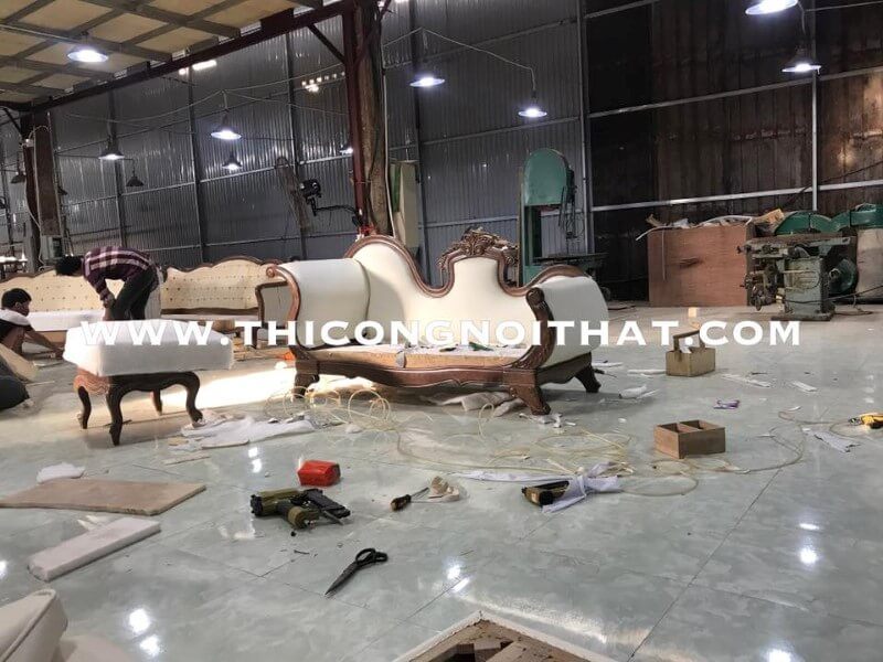 Xưởng sản xuất các hạng mục Sofa tân cổ điển, sofa hiện đại, vách ốp và các sản phẩm liên quan đến bọc da, bọc nỉ.