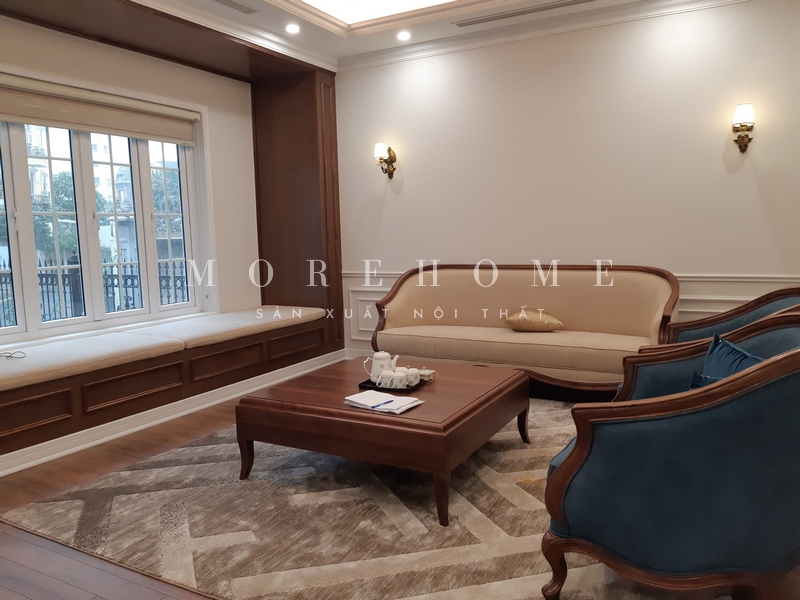 Thi công sofa đơn khung gỗ óc chó bọc nỉ màu xanh coban tân cổ điển màu sắc mới lạ, các chi tiết chạm khắc tỉ mỉ sắc nét.
